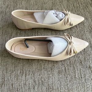 Brand new unworn nude color ballet pointed toe flats size 7 FIGLIA